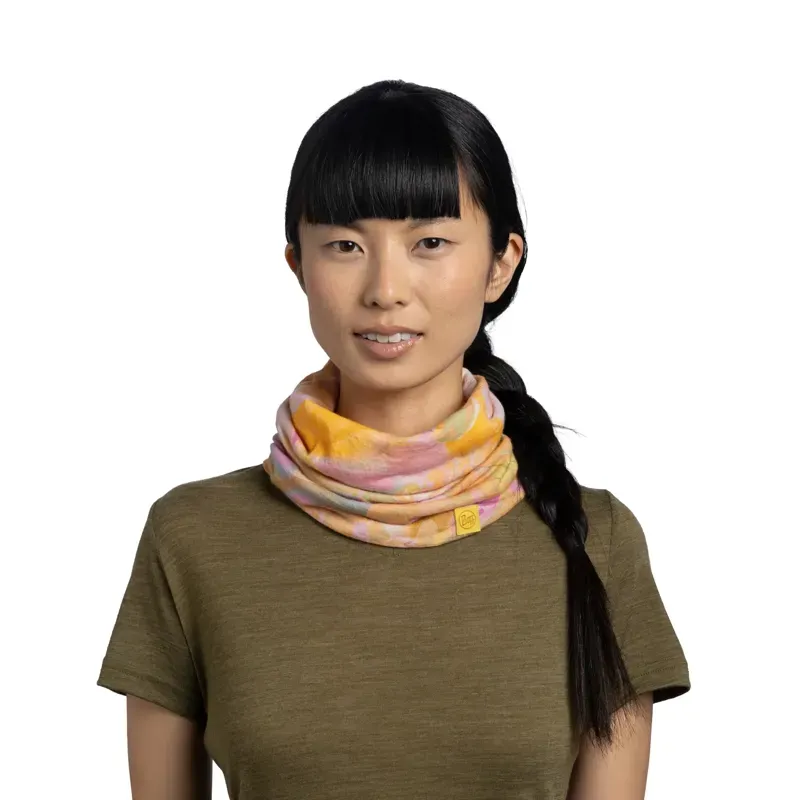 Buff Merino Lightweight Prints Neckwear in Esmerald Multi-2