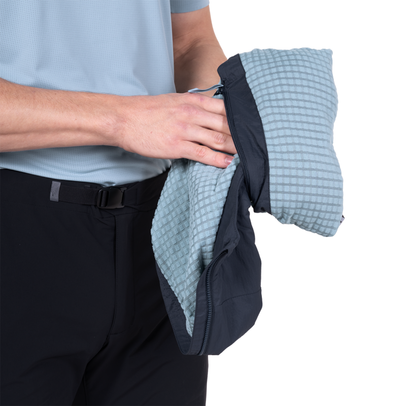 ME Men's Aerotherm Vest in Blue Nights-2