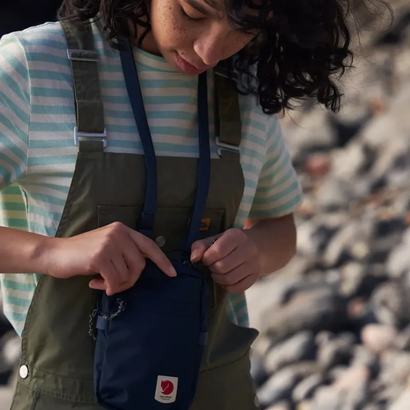 Fjallraven High Coast Pocket Bag in Navy-2