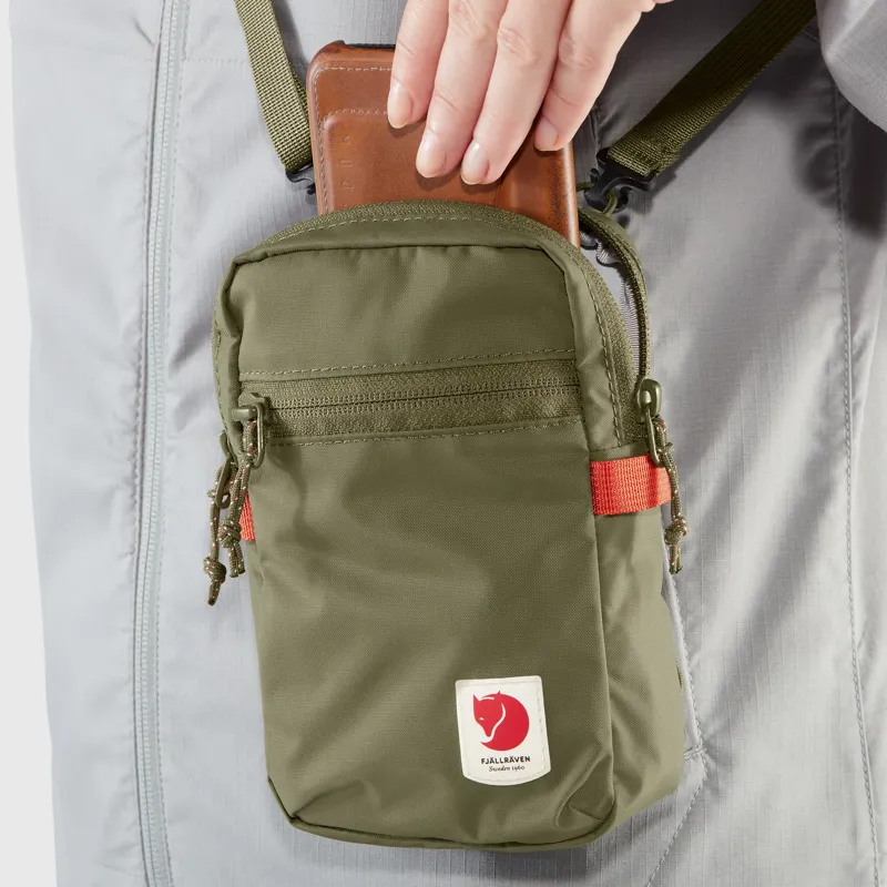 Fjallraven High Coast Pocket Bag in Green-13